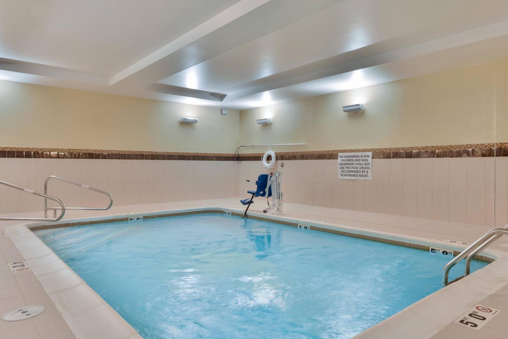 Courtyard By Marriott St Louis Chesterfield Εξωτερικό φωτογραφία